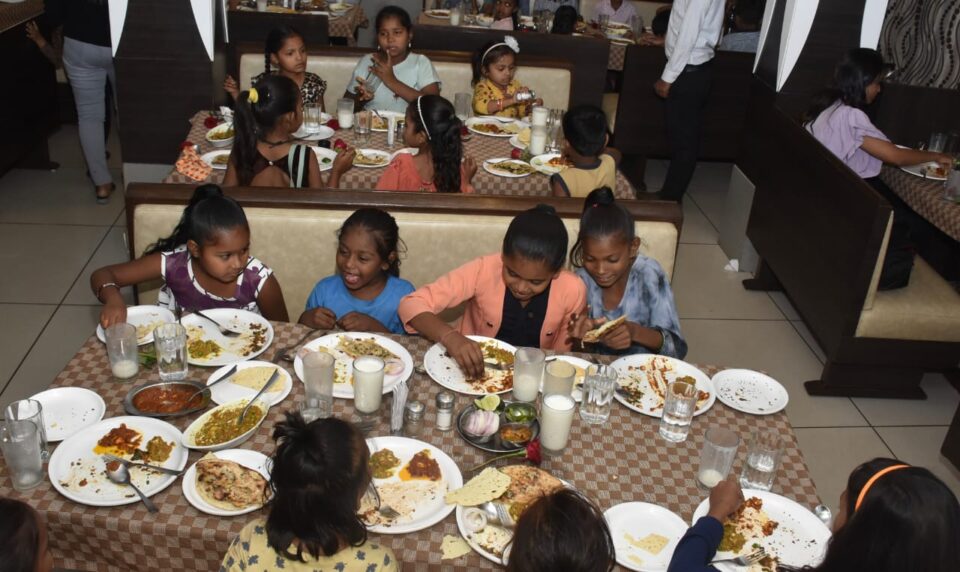 Vastu Dairy celebrates World Food Day with fine dining for slum kids