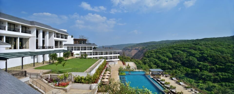 Pinnacle of opulence awaits you at the Queen of Sahyadri with Courtyard by Marriott Mahabaleshwar